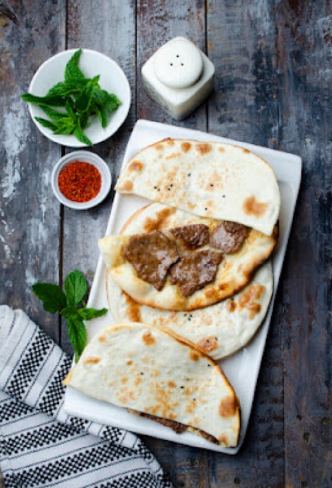 شرحات لحم بعجين